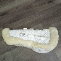 Quilt & Sheepskin Half Pad, wither cutout, rolled edges *fair, clean, tears, pilly, puckers, bare spot, mnr clumpy, dingy, rubs
