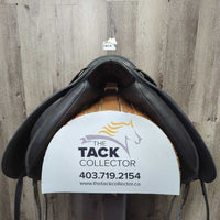 17.5 Adj *Red/Wide gullet Wintec Pro Dressage Saddle, 1 Front Velcro Block, CAIR Panels, Front & Rear Gusset Panels, Flap Billet Straps, Flaps: 17"L x 12" W Serial #371552

