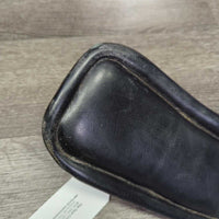 Thick Padded Anatomical Leather Short Girth *vgc/gc, clean, dusty, rubs, seams: mnr residue & hairy
