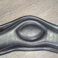 Thick Padded Anatomical Leather Short Girth *vgc/gc, clean, dusty, rubs, seams: mnr residue & hairy
