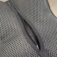 Shimmable Quilt & Non-Slip Half Pad, 2 Front Shims *xc, clean, mnr pulled threads, hairy
