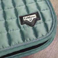 Quilt Dressage Pad, piping *vgc, clean, mnr hair, pills, rubs, threads, puckers
