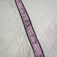 Quilt Jumper Pad, ribbon *fair, clean, dingy, stains, puckers, pilly, mnr hair, holey edges, threads, curled edges, rubs
