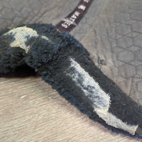 Quilt & Sheepskin Half Pad, Rolled Edge *fair, dirty, stains, v.thin & holey pommel, clumpy, older, discolored
