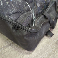 300g Hvy High Neck Winter Blanket, 2 legs, bag *gc, v.dirty, film, mnr wpf, rubs, pills, tiny hole, threads & fading, smells, cracking logo
