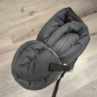 Light Cotton Quilt Winter Stable Blanket, tail *gc/fair, hairy, pilly, tears, threads, faded, rubs, mnr unstitched
