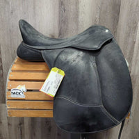 18" *MN (Green) In Wintec Pro Dressage Saddle, Black (Med) Gullet, CAIR Panels, Front & Rear Gusset Panels, Flaps: 16"L x 12"W Serial #: 44 0906
