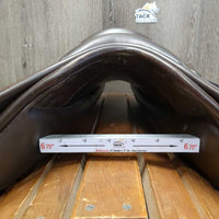 17.5" *XW *6.75" Parelli Fluidity All Purpose Saddle, 33" Lazer Padded Leather Girth, Med Long Front Pencil Blocks, Wool Flocking, Rear Gusset Panels, Flaps: 15.5"L x 14.5"W No Serial Number
