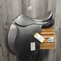 17.5" *XW *6.75" Parelli Fluidity All Purpose Saddle, 33" Lazer Padded Leather Girth, Med Long Front Pencil Blocks, Wool Flocking, Rear Gusset Panels, Flaps: 15.5"L x 14.5"W No Serial Number
