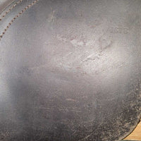 17.5" *XW *6.75" Parelli Fluidity All Purpose Saddle, 33" Lazer Padded Leather Girth, Med Long Front Pencil Blocks, Wool Flocking, Rear Gusset Panels, Flaps: 15.5"L x 14.5"W No Serial Number
