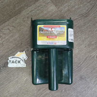Enclosed Plastic Feed Scoop *vgc, mnr dirt, residue
