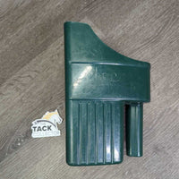 Enclosed Plastic Feed Scoop *vgc, mnr dirt, residue
