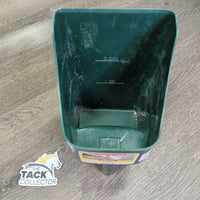 Enclosed Plastic Feed Scoop *vgc, mnr dirt, residue
