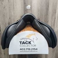 17.5 MW *5" Black Country Wexford All Purpose Saddle, 2 Billet Guards, Black Country Black Cover, Lg Front Blocks, Rear Gusset Panels, Wool Flocking, Flaps: 15"L x x14.5"W Serial #: 35644
