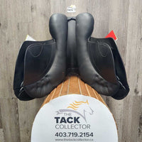 17.5 MW *5" Black Country Wexford All Purpose Saddle, 2 Billet Guards, Black Country Black Cover, Lg Front Blocks, Rear Gusset Panels, Wool Flocking, Flaps: 15"L x x14.5"W Serial #: 35644
