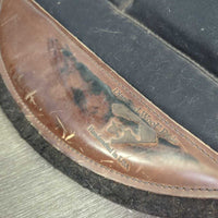 Shimmable Felt Round Endurance Saddle Pad, cut out, x6 1/3" shims *gc, dirt, residue, hairy, rubs, scuffs, stains, scratches
