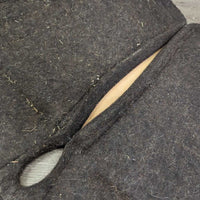 Shimmable Felt Round Endurance Saddle Pad, cut out, x6 1/3" shims *gc, dirt, residue, hairy, rubs, scuffs, stains, scratches
