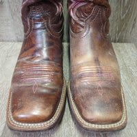 Square Toe Western Boots *vgc, clean, rubs, loose threads, scuffs, worn/rubbed heels
