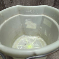 Round Plastic Bucket *gc/fair, clean, mnr dirt, discoloured, scuffed, scratches, residue
