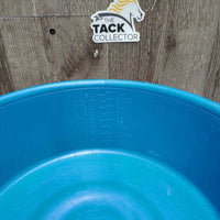 Round Plastic Feed Tub *vgc, clean, mnr residue, scuffed
