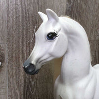 Plastic Horse *gc, scrapes, rubs, peeled spots

