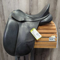 17" Adj *Wide/Red Gullet In Bates Isabell Werth, 2 Med Front Velcro Blocks, Gullet Bar System: no screws or white bar, Leather Pouch & Tool, CAIR Panels, Front & Rear Gussets. Flaps: 16.5"L x 12"W Serial #: V0709279-43
