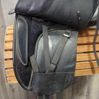 17" Adj *Wide/Red Gullet In Bates Isabell Werth, 2 Med Front Velcro Blocks, Gullet Bar System: no screws or white bar, Leather Pouch & Tool, CAIR Panels, Front & Rear Gussets. Flaps: 16.5"L x 12"W Serial #: V0709279-43
