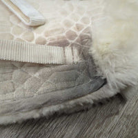 Rolled Sheepskin Quilt Fitted Hunter Pad *gc/fair, sharpie, stains, rubs, dingy, clumpy, mnr hair
