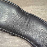 Shoulder Relief Padded Anatomical Short Girth, D Ring *vgc/xc, clean, mnr residue, rubs & hairy seams
