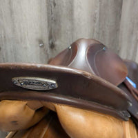 18" XW *6" Stubben Siegfried Close Contact Saddle, Stubben Leathers, Coronet Irons, Blue Stubben Cover, Small Front & Back Blocks, Wool Flocking, Flaps: 14.5"L x 13.75"W Serial #: U 188529 29

