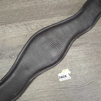 Anatomical Small Belly Girth, Caribiner, 2x D Rings, 2x els *vgc, clean & mnr dirty, hairy seams, rubs & scuffs
