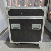 Light Aluminum Tack Trunk: 2 keys, wheels, tray, 4 hooks, saddle rack, cabinet *vgc/xc, clean, mnr residue, stains & scratches, all clasps work!
