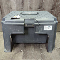 Step Stool - Grooming Tote Box *gc/fair, 0 tray, broken/missing clasp, cracked, mnr dirt, scuffed, scratches
