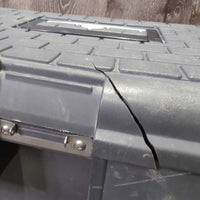 Step Stool - Grooming Tote Box *gc/fair, 0 tray, broken/missing clasp, cracked, mnr dirt, scuffed, scratches

