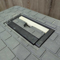 Step Stool - Grooming Tote Box *gc/fair, 0 tray, broken/missing clasp, cracked, mnr dirt, scuffed, scratches
