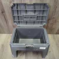 Step Stool - Grooming Tote Box *gc/fair, 0 tray, broken/missing clasp, cracked, mnr dirt, scuffed, scratches

