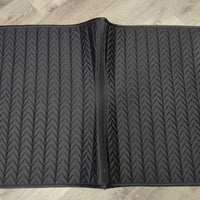 Thin Satin Quilt Dressage Saddle Pad, Mesh Spine *vgc, clean, mnr hair, creased
