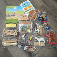 #72149 Farm World Set, 3 Horses, Stall, Course Set, Opened Box, *new
