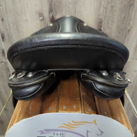 17.5" XXW *7.5" Duett Tango Dressage - Trail Saddle, Light Cotton Duett Cover, Wool Flocking, Rear Gusset Panel, Hoop Tree, Front Velcro Block Covers, Flaps: 16"L x 14" W Serial #: 17.5 36
