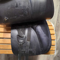 17.5" XXW *7.5" Duett Tango Dressage - Trail Saddle, Light Cotton Duett Cover, Wool Flocking, Rear Gusset Panel, Hoop Tree, Front Velcro Block Covers, Flaps: 16"L x 14" W Serial #: 17.5 36
