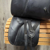 17.5" XXW *7.5" Duett Tango Dressage - Trail Saddle, Light Cotton Duett Cover, Wool Flocking, Rear Gusset Panel, Hoop Tree, Front Velcro Block Covers, Flaps: 16"L x 14" W Serial #: 17.5 36
