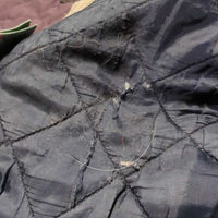 200g Disc Front Quilt Stable Blanket, detach neck, belly straps, tail *vgc, clean, smell, snags, tears, hair, threads

