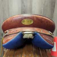 14 M *4" Syd Hill Leader Laureate Aussie Saddle, stirrup leathers, over girth, Narrow Aluminum Western Stirrups, 33" cotton string girth, Flaps: 18"L x 12"W Serial # 65764
