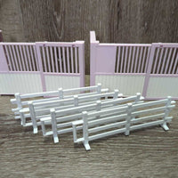 Plastic Stall, 4 Fences, Assorted Stable Equipment
