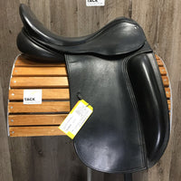 18" MW *5" County Fusion Dressage, Black County Fleece Lined Cover, Grippy Textured Bull Leather, Long Lg Front Block, Wool Flocked, Rear Gusset Panels, Flaps: 17"L x 9" Serial #: 11090125 4 18 M
