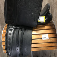 18" MW *5" County Fusion Dressage, Black County Fleece Lined Cover, Grippy Textured Bull Leather, Long Lg Front Block, Wool Flocked, Rear Gusset Panels, Flaps: 17"L x 9" Serial #: 11090125 4 18 M
