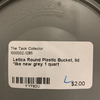Round Plastic Bucket, lid *like new

