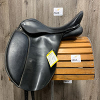 18 XW *6.5" Thorowgood Dressage Saddle, 2 Billet Guards, 4 Red Plastic "Fish" Shims (2 thin & 2 thick)/Black Mesh Bag, 2 Med Front Velcro Blocks, Front & Rear Gusset Panels, Synthetic Flocking, Flaps: 16"L x 12.5"W Serial #: 66192