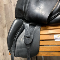 17.5 W *5.5" Hulsebos Zadels WB4 Dressage Saddle, Xlg Front Block, Wool Flocking, Lg Rear Gusset Panel, Shoulder Relief Panels, Flaps: 17.5"L x 12"W Serial #: 17.5 W 29 03 410 WB4
