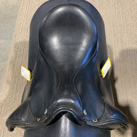 17.5 MW *5.25" Barnsby Special Crown Dressage Saddle, Navy Coon Schleese Cover, Lg Front Blocks, Wool Flocking, Rear Gusset Panels, Flaps:17"L x 11.5"W Serial #: S8333 *00